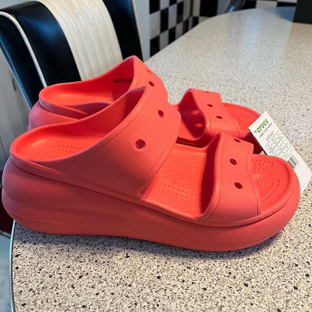 🔥BNWT CRUSH CROCS🔥